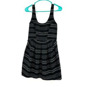 BCBGeneration Size‎ 4 Dress Black & White Stripe Sleeveless Thick Strap A Line